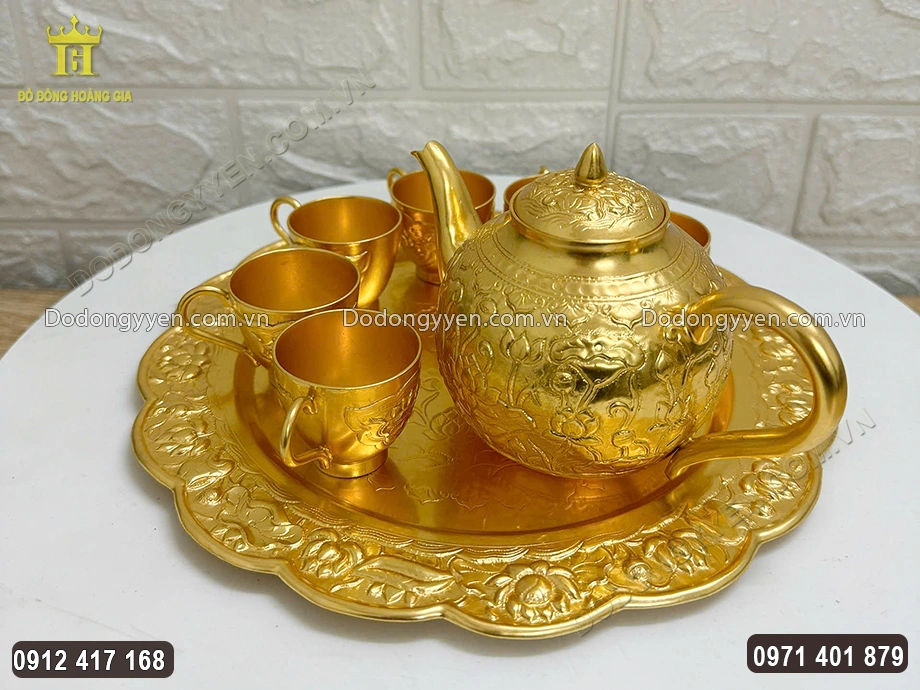 Từng họa tiết hoa văn được chạm th&uacute;c nổi sắc n&eacute;t